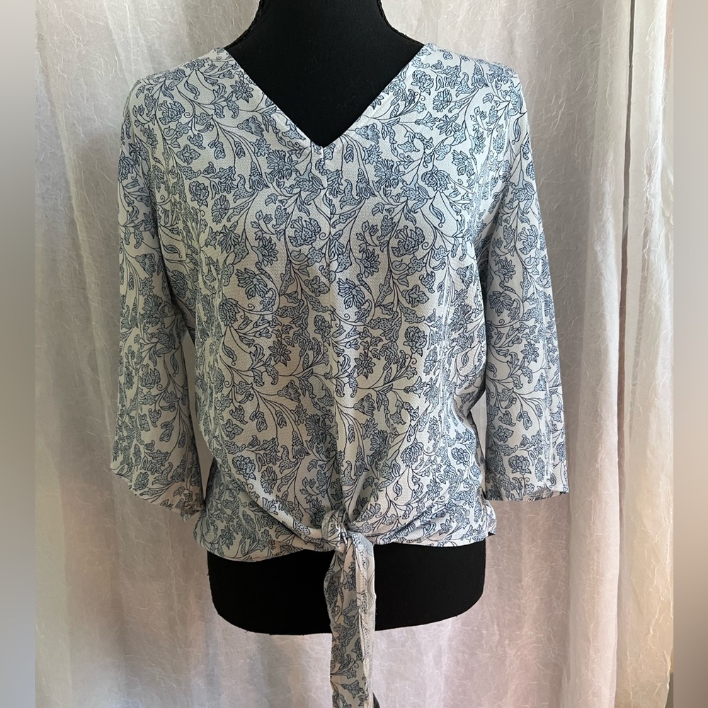 Blue & white floral v neck blouse tie in front